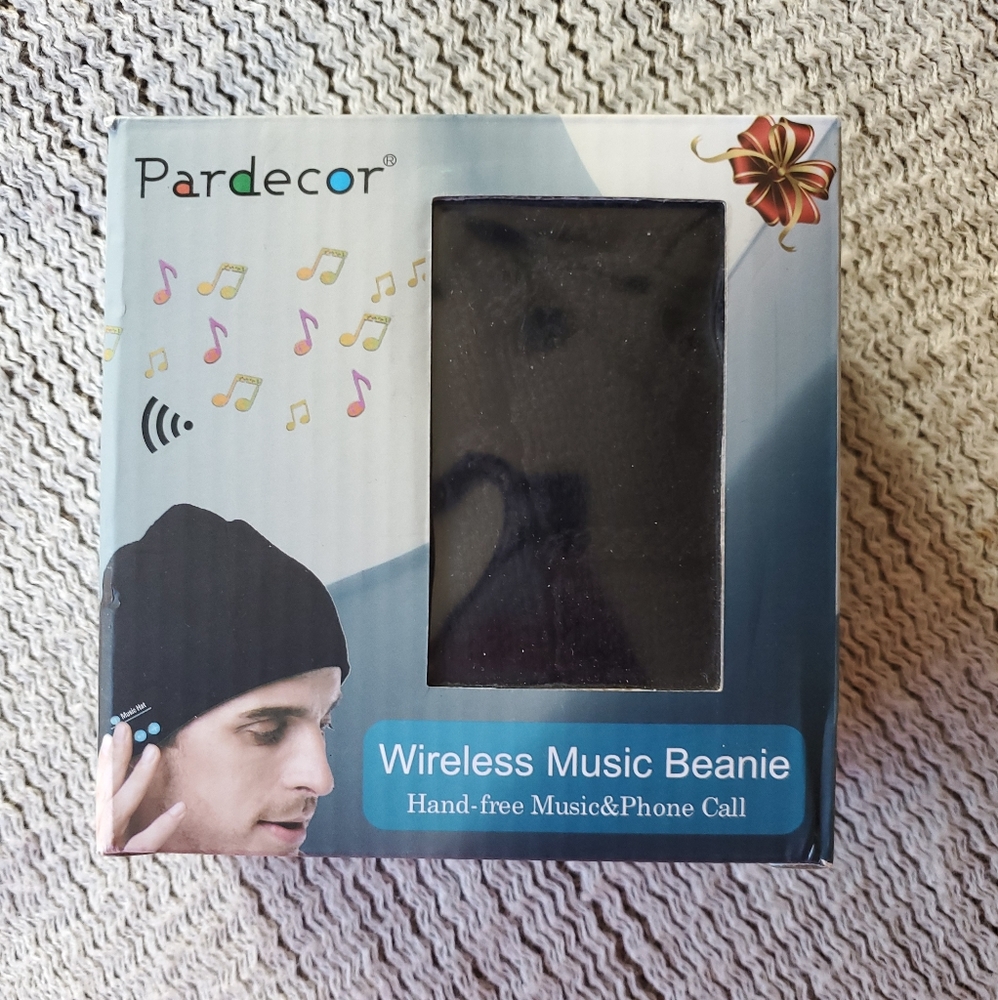Wireless music beanie